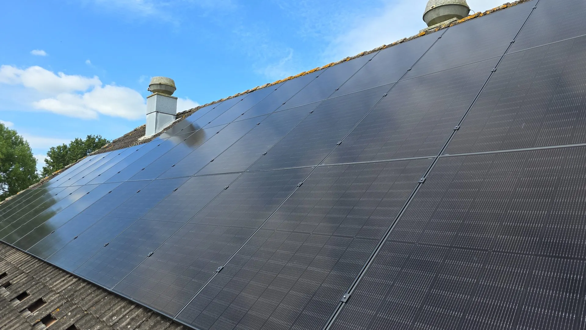 Zonnepanelen-installatie door Orivion op een hellend dak in Overijssel